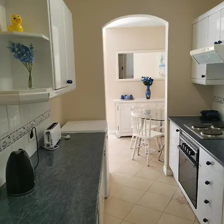 Green Park 2 Bedroom Apartment *